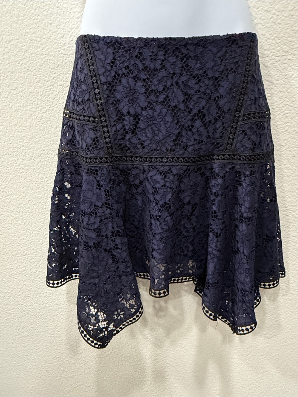 VERONICA BEARD Navy Floral Lace Asymmetrical Skirt SIZE 0